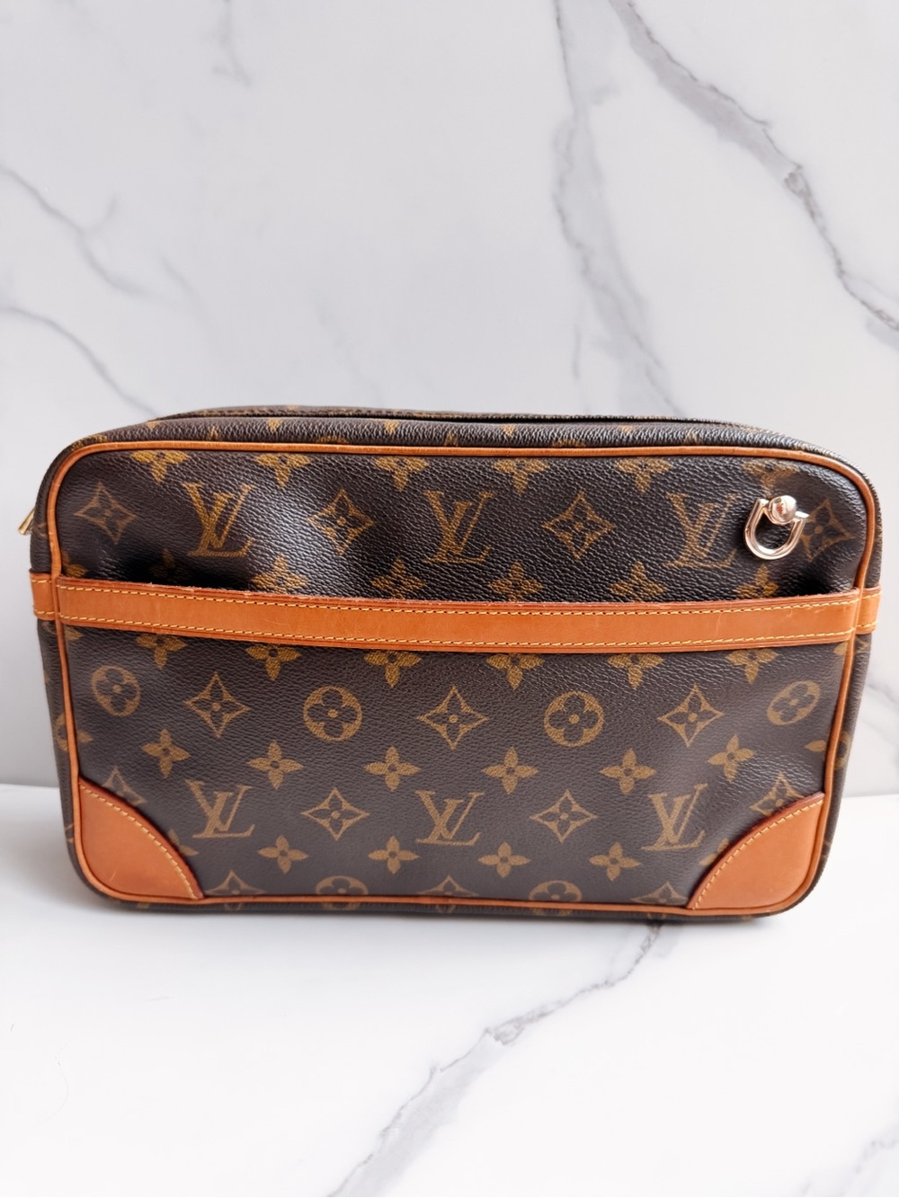 Louis Vuitton Monogram Clutch as Crossbody - Picture 7 of 15